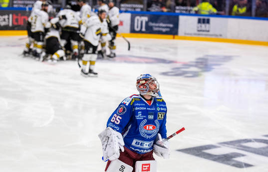 Oskarshamns målvakt Christoffer Rifalk deppar