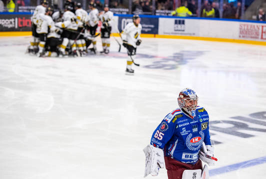 Oskarshamns målvakt Christoffer Rifalk deppar