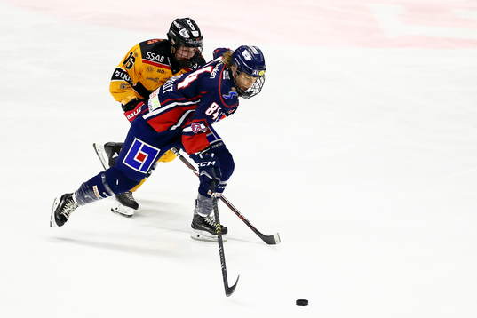 Linköpings Emilia Ramboldt och Luleås Petra Nieminen