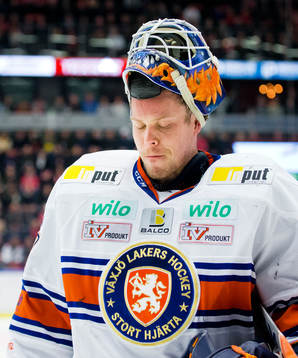Växjös målvakt Viktor Fasth deppar
