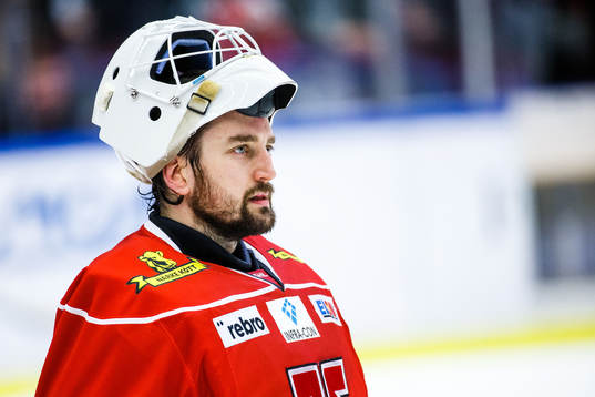 Örebros målvakt Jhonas Enroth deppar