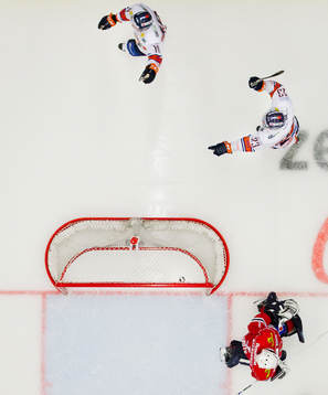 Växjös Roman Horak gör 1-2 och jublar med Kris Versteeg