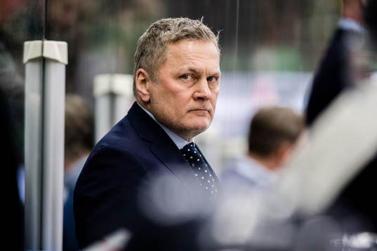 s tränare Stephan Lundh deppar