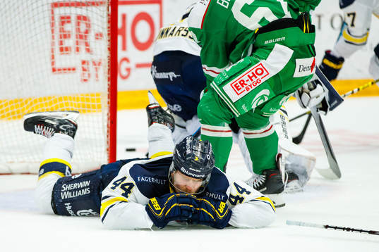 s Mikko Lehtonen har ont