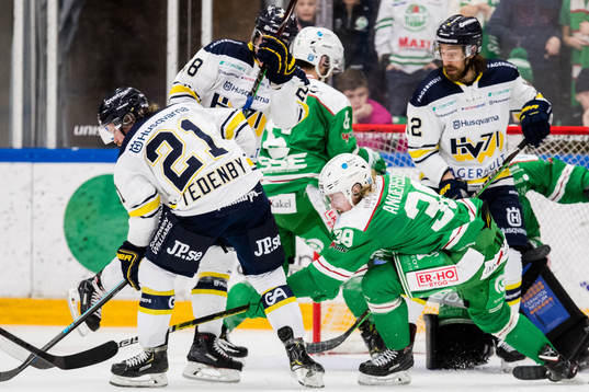 Rögles Erik Andersson försvarar