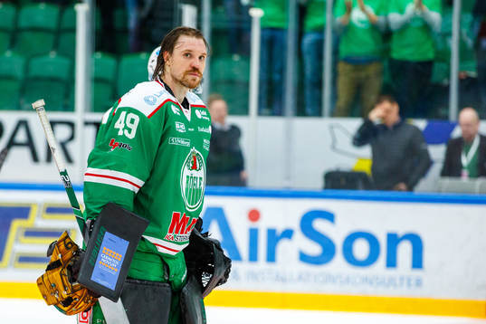 Rögles målvakt Justin Pogge  deppar