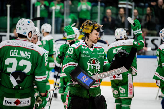 Rögles målvakt Justin Pogge deppar