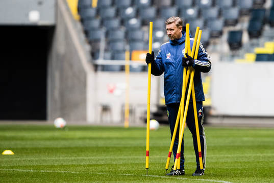 Assistant coach Peter Wettergren of Sweden
