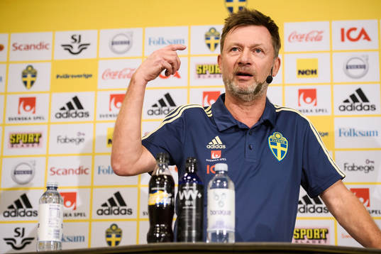 Bläddra bland fler bilder av Fotboll, Dam, Sverige, presskonferens