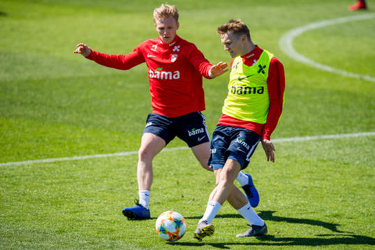 Mats Møller Dæhli and Martin Ødegaard of Norway