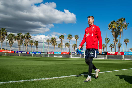 Goalkeeper Per Kristian Worre Bråtveit of Norway
