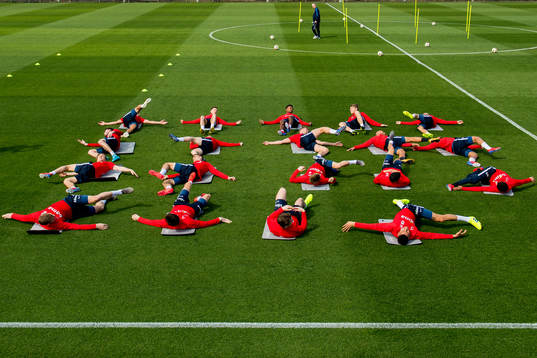 Ola Kamara and the players of Norway