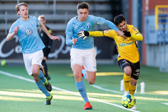 Elfsborgs Eduart Iljazi och Malmö FF´s Noah Eile