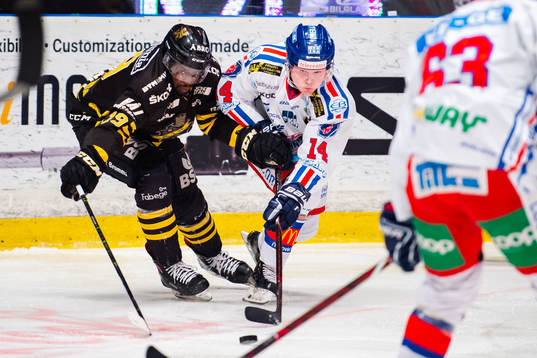 s Daniel Muzito-Bagenda och Oskarshamns Anton Johansson