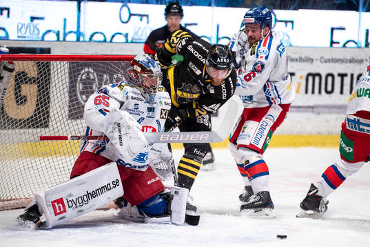 under ishockeymatchen i Hockeyallsvenska finalen mellan AIK