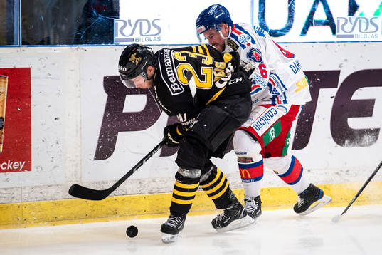 under ishockeymatchen i Hockeyallsvenska finalen mellan AIK