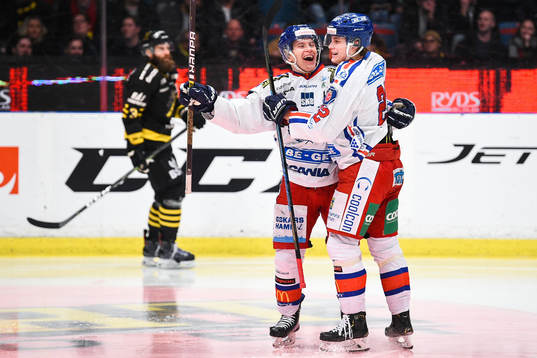 Oskarshamns Filiph Engsund  och John Dahlström jublar