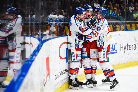 Oskarshamns John Dahlström och Filiph Engsund   jublar
