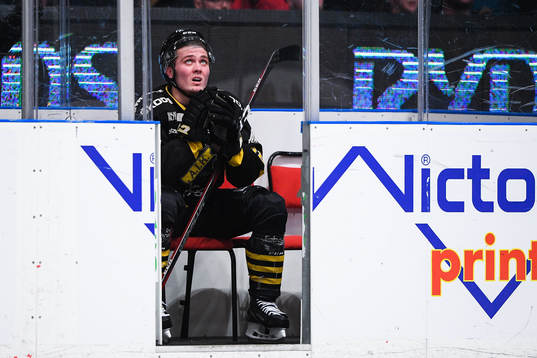 s Max Lindholm deppar i utvisningsbåset