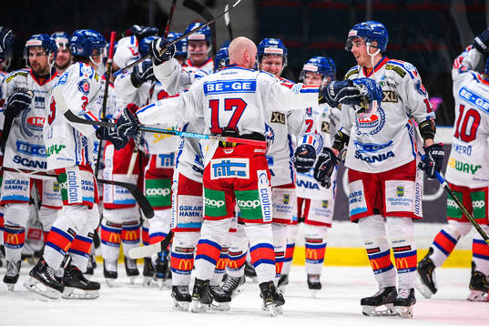Oskarshamns spelare jublar