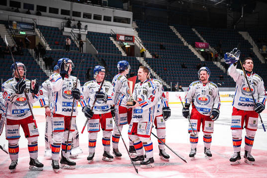 Oskarshamns spelare tackar publiken