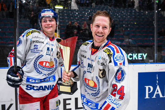 Oskarshamns John Dahlström och Joakim Hillding jublar