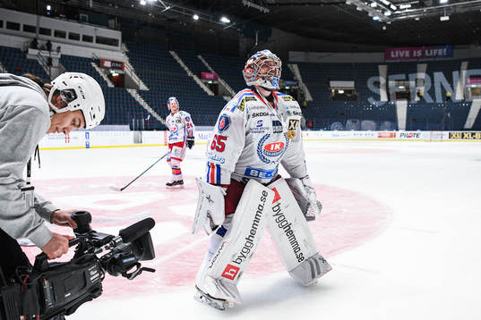 Oskarshamns målvakt Christoffer Rifalk jublar