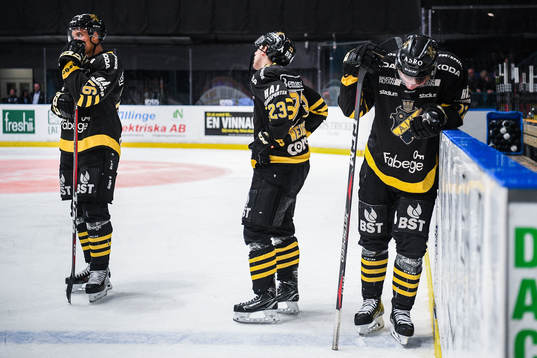 s Max Lindholm, Fredric Weigel och Oscar Nord deppar
