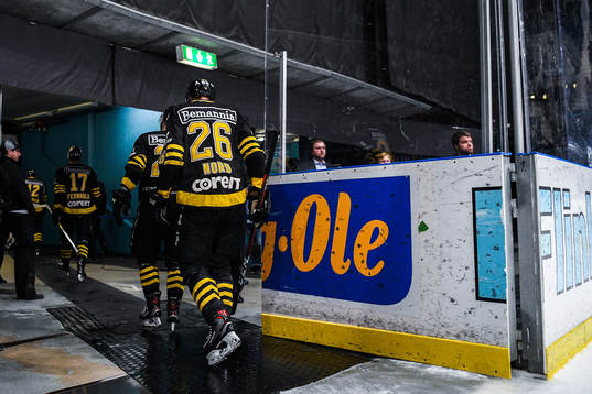 s Oscar Nord lämnar isen
