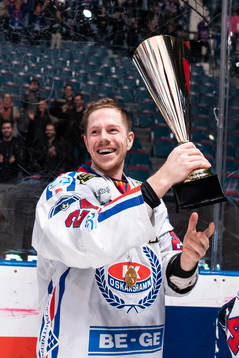 Oskarshamns Joakim Hillding  jublar