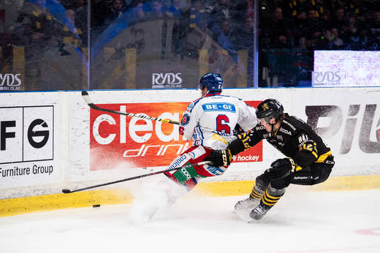 s Max Lindholm