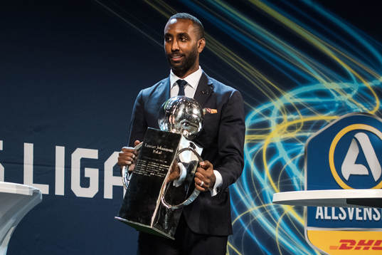 Henok Goitom, AIK, med Lennart Johanssons pokal