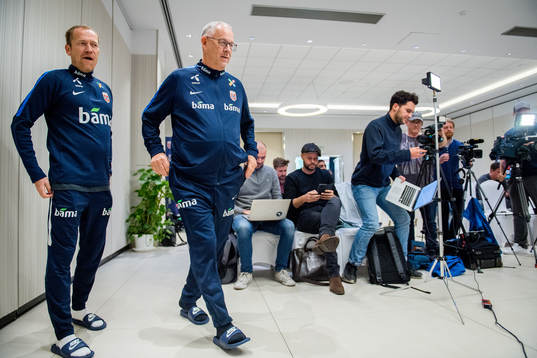 Svein Graff and Lars Lagerbäck, head coach of Norway,