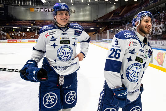 Leksands Anton Karlsson och Kevin Schulze jublar