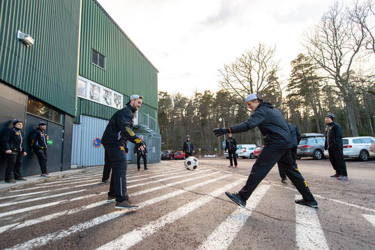Västerås spelare värmer upp