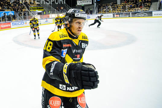 Västerås Jonas Liwing jublar