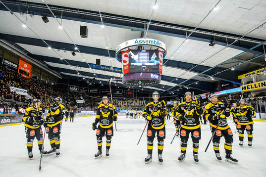 Västerås spelare jublar