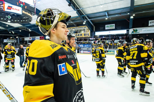 Västerås målvakt Samuel Ersson jublar