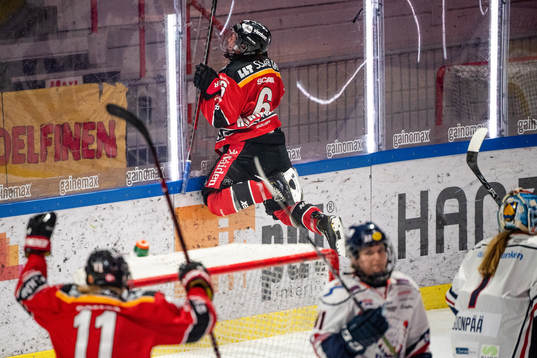 Luleås Jenni Hiirikoski jublar