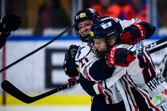 Linköpings Madelen Haug Hansen och Emilia Ramboldt  jublar