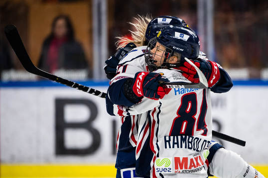 Linköpings Madelen Haug Hansen och Emilia Ramboldt jublar