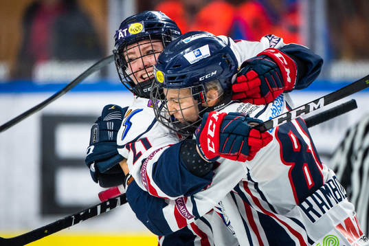 Linköpings Madelen Haug Hansen och Emilia Ramboldt jublar