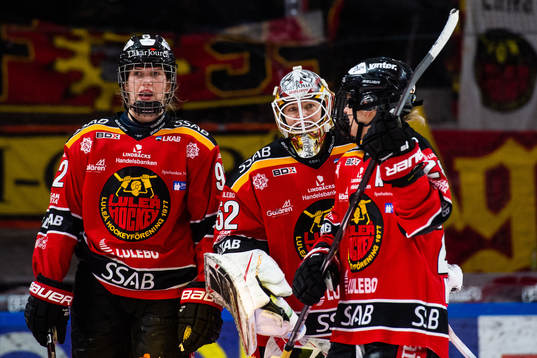 Luleås Melinda Olsson, målvakt Sara Grahn och Emma Nordin