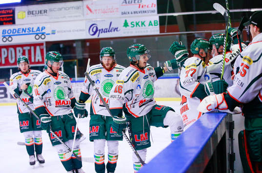 Kristianstads Victor Laz jublar med lagkamrater