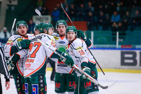 Kristianstads Victor Laz jublar med lagkamrater