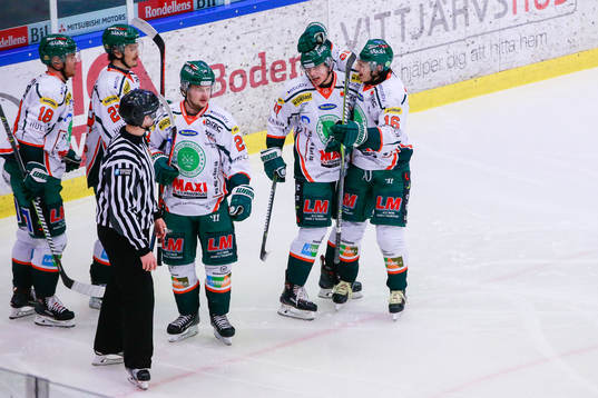 Kristianstads Herman Hansson jublar med lagkamrater