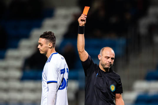 FC Köpenhamns Antonio Rocco Romeo tilldelas ett rött kort