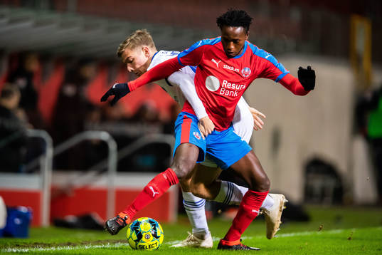 Helsingborgs Mamudu Moro och FC Köpenhamns Jonathan Canto