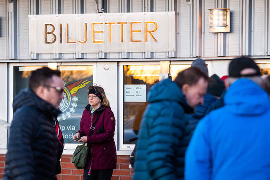 Supportrar köar för biljetter