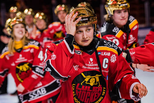 Luleås Jenni Hiirikoski jublar med lagkamrater